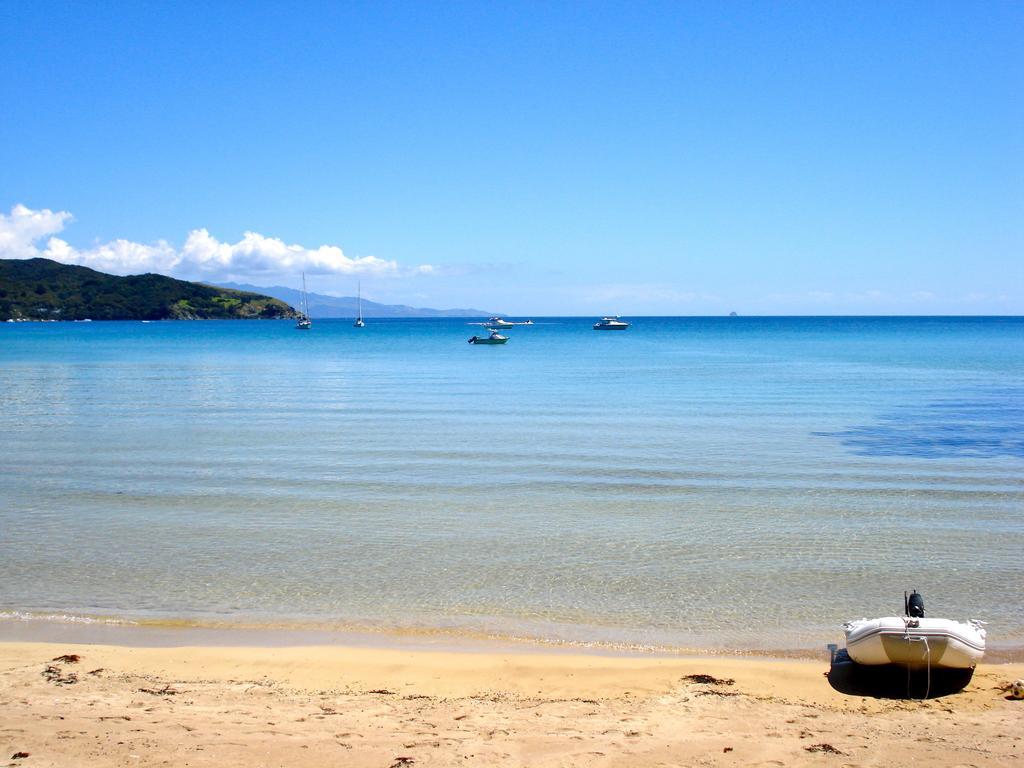 Tipi And Bobs Waterfront Lodge Tryphena Quarto foto